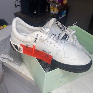 Off white Canvas sneakers